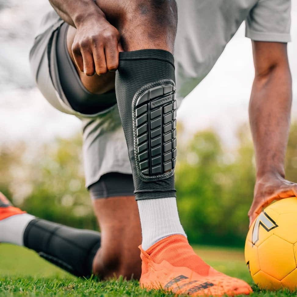Protège-tibias G-Form Pro – Football Haute Protection | Pro Sport Sénégal