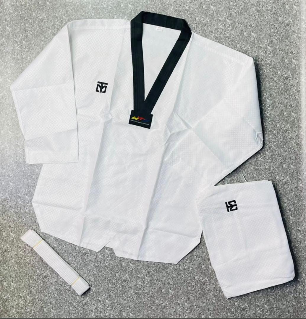 Dobok Taekwondo WT col noir – Ensemble avec ceinture blanche
