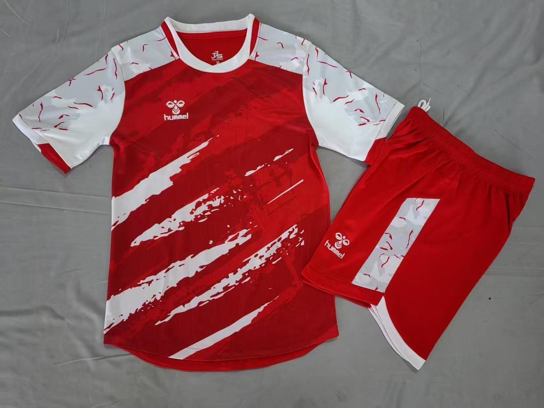 Ensemble de Foot Hummel Bleu et Blanc – Maillot + Short Enfant 10 a 15 ans