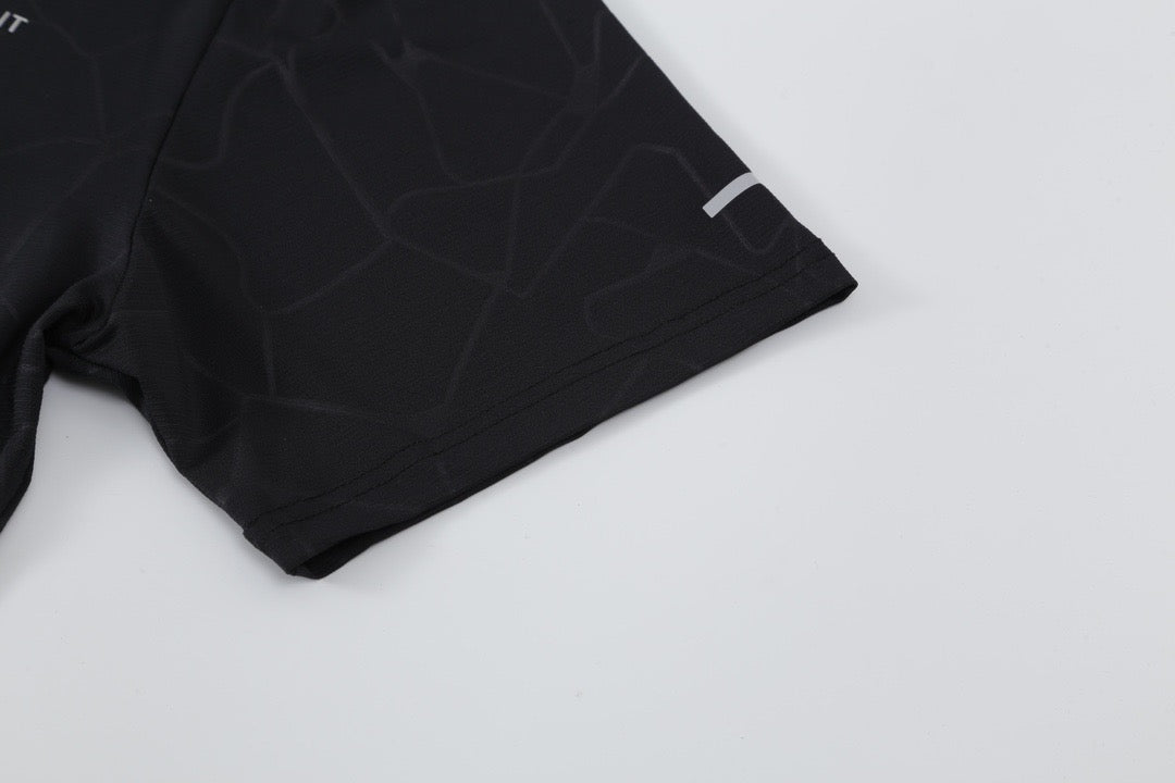 Ensemble Sport Nike - T-shirt & Short Respirant Motif Géométrique