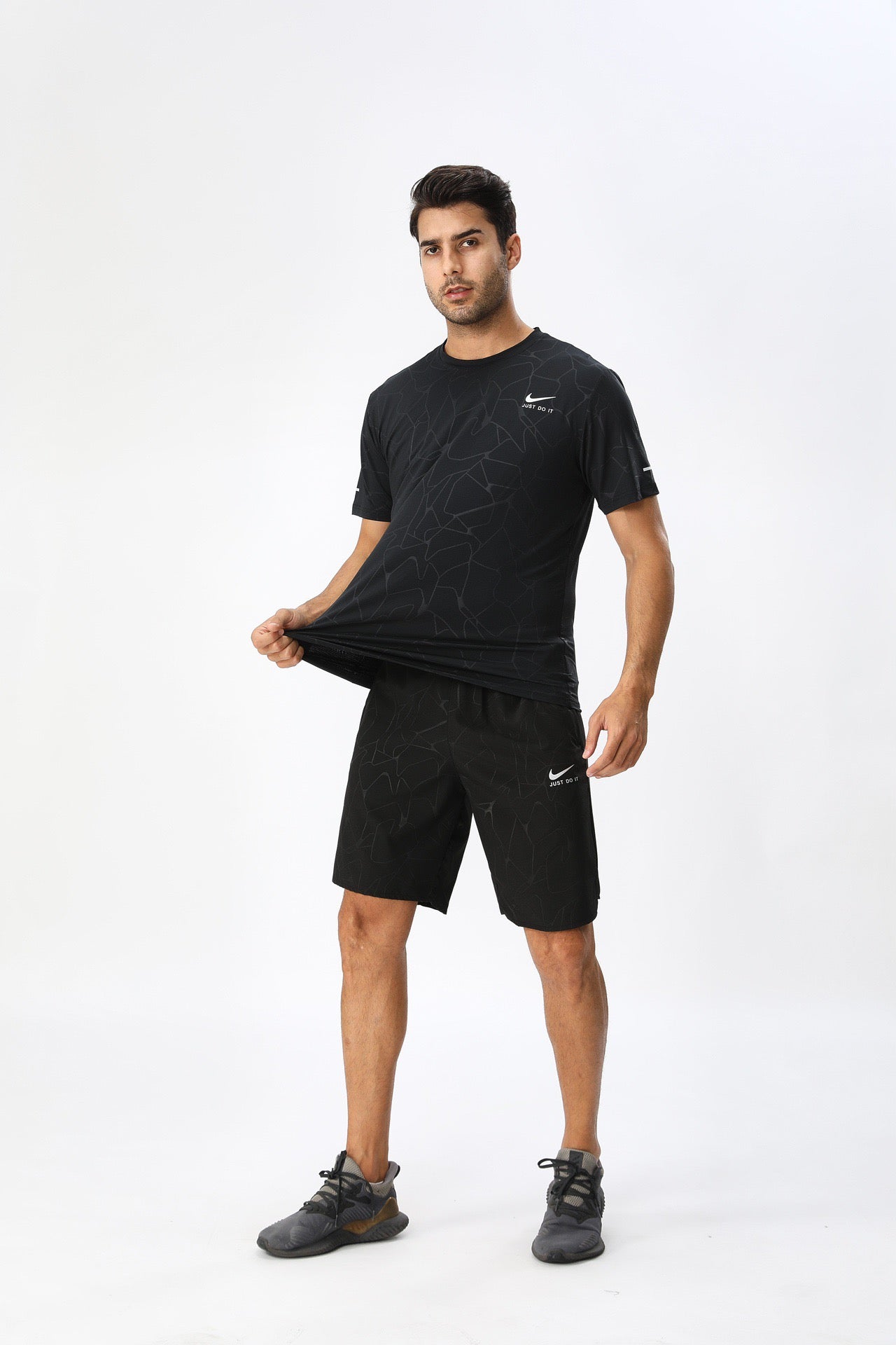 Ensemble Sport Nike - T-shirt & Short Respirant Motif Géométrique