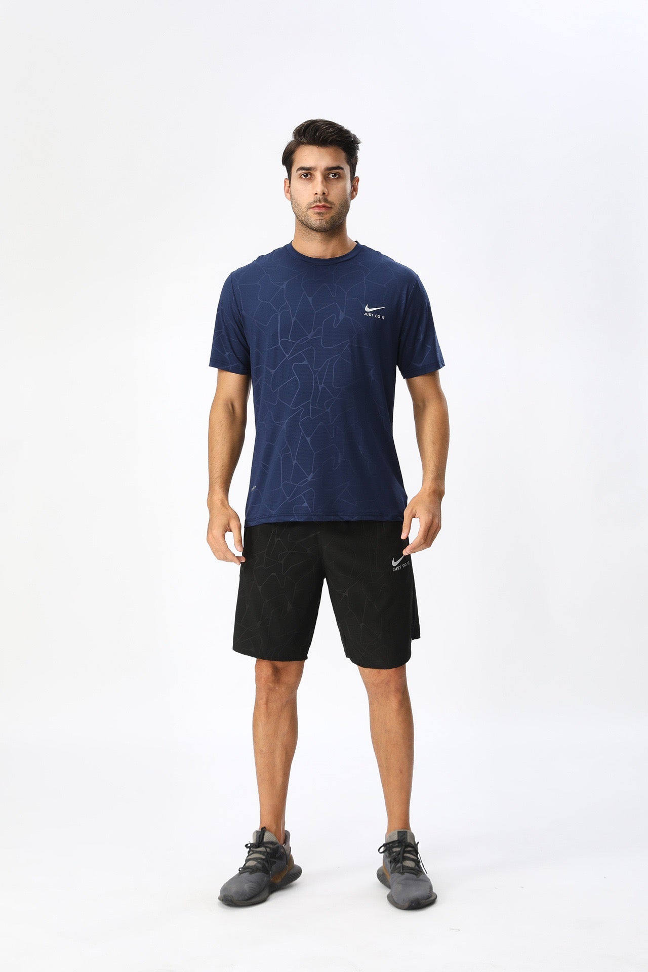 Ensemble Sport Nike - T-shirt & Short Respirant Motif Géométrique