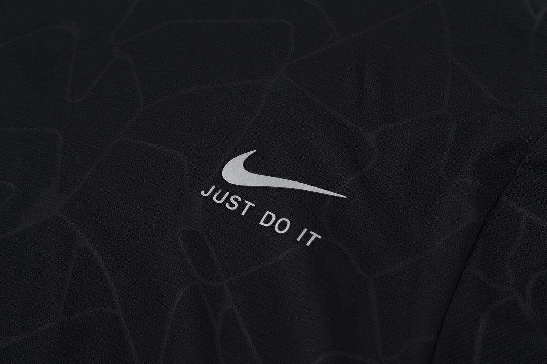 Ensemble Sport Nike - T-shirt & Short Respirant Motif Géométrique