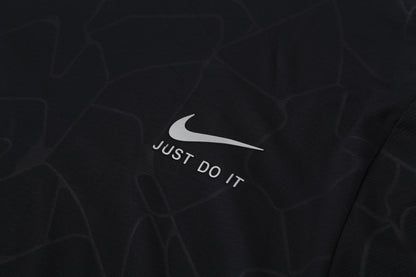 Ensemble Sport Nike - T-shirt & Short Respirant Motif Géométrique
