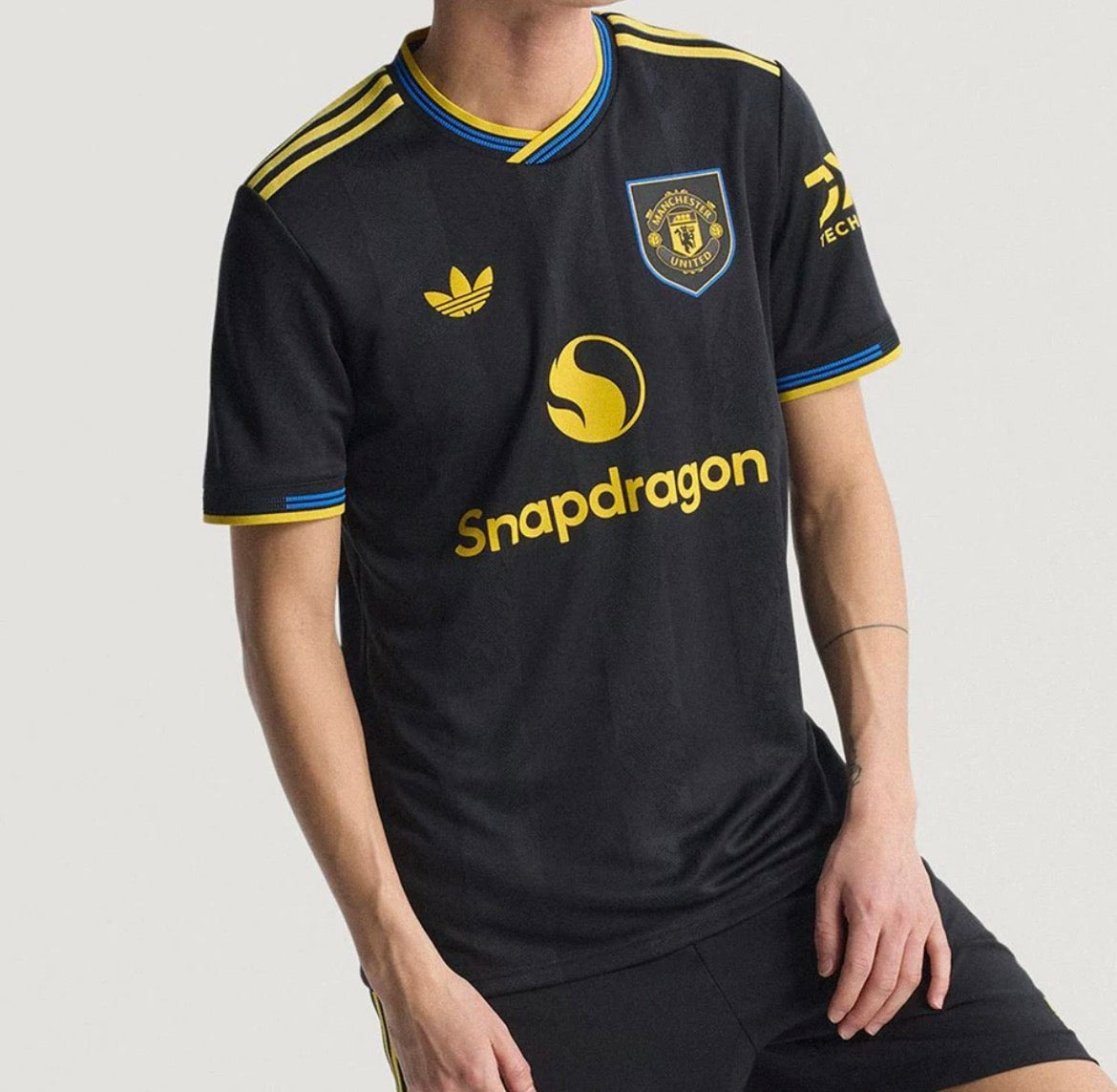 Maillot Manchester United extérieur 2025/2026 noir et jaune – Adidas homme