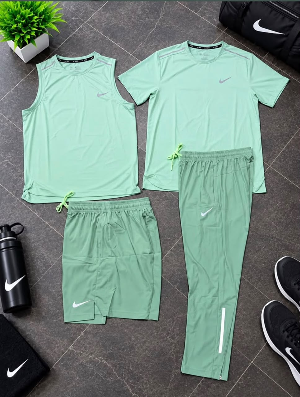 Ensemble Sport 4 Pièces – T-shirt, débardeur, short & pantalon