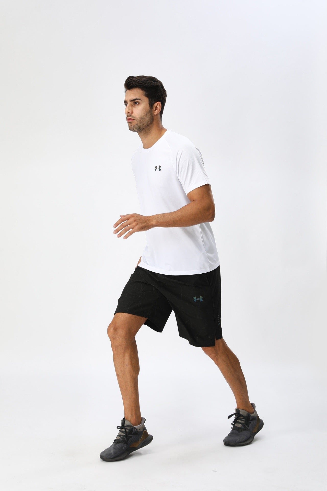 Ensemble Sport Homme Under Armour – T-shirt Respirant + Short Léger Fitness & Running