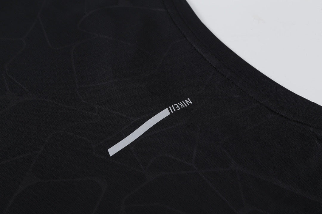 Ensemble Sport Nike - T-shirt & Short Respirant Motif Géométrique