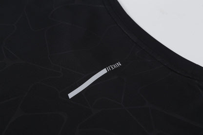 Ensemble Sport Nike - T-shirt & Short Respirant Motif Géométrique