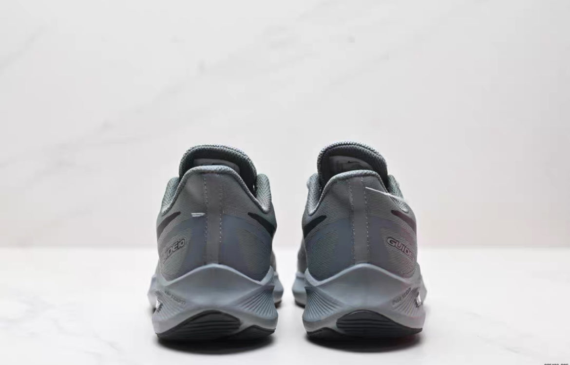 Nike Air Zoom Guide 10 Gris – Chaussures Running Homme Respirantes
