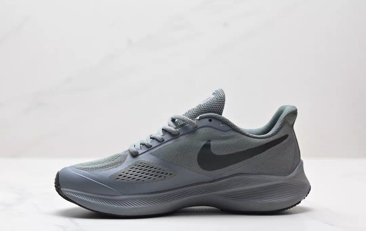 Nike Air Zoom Guide 10 Gris – Chaussures Running Homme Respirantes