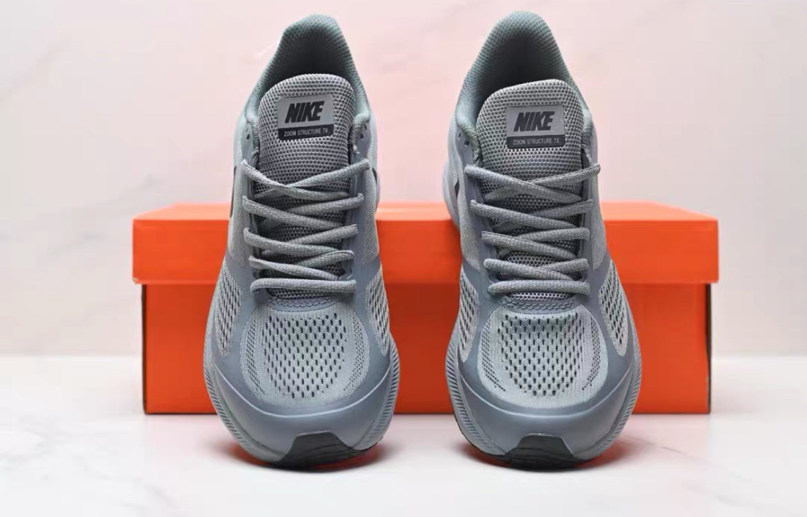 Nike Air Zoom Guide 10 Gris – Chaussures Running Homme Respirantes