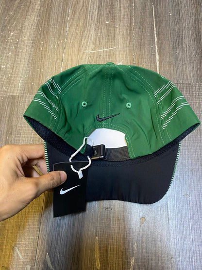 Casquette Nike Air verte à motifs blancs – Style sportif et tendance