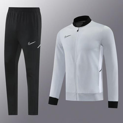 Survêtement Nike Noir & Blanc Homme – Confort & Style Spor