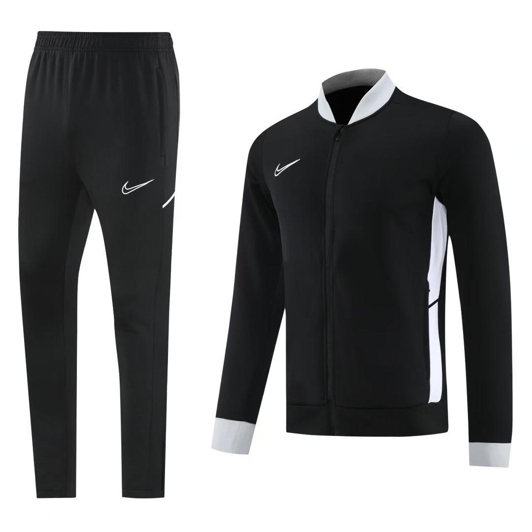 Survêtement Nike Noir & Blanc Homme – Confort & Style Spor