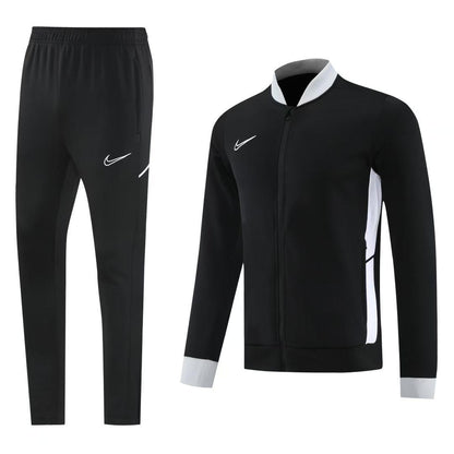 Survêtement Nike Noir & Blanc Homme – Confort & Style Spor
