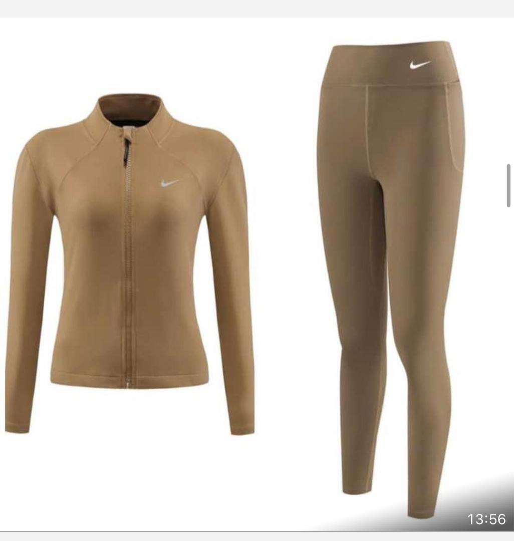 Ensemble de sport femme Nike – Veste et leggings ajustés