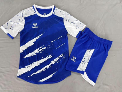 Ensemble de Foot Hummel Bleu et Blanc – Maillot + Short Enfant 10 a 15 ans